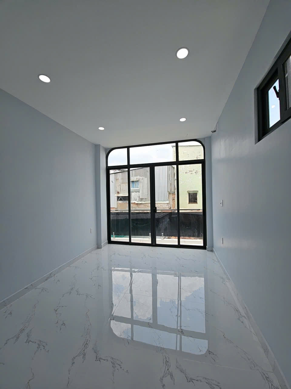 Sát mặt tiền Hoàng Diệu Trung Tâm Q4 <br>có 6 tỷ - Ảnh 1
