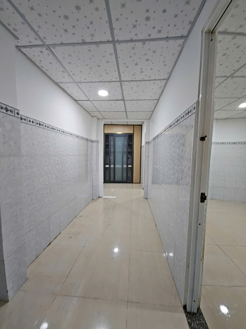 Sát mặt tiền  Trung Tâm Q4 <br>NGANG 4.6 DÀI 12 <br>CÓ 5 TỶ - Ảnh 2