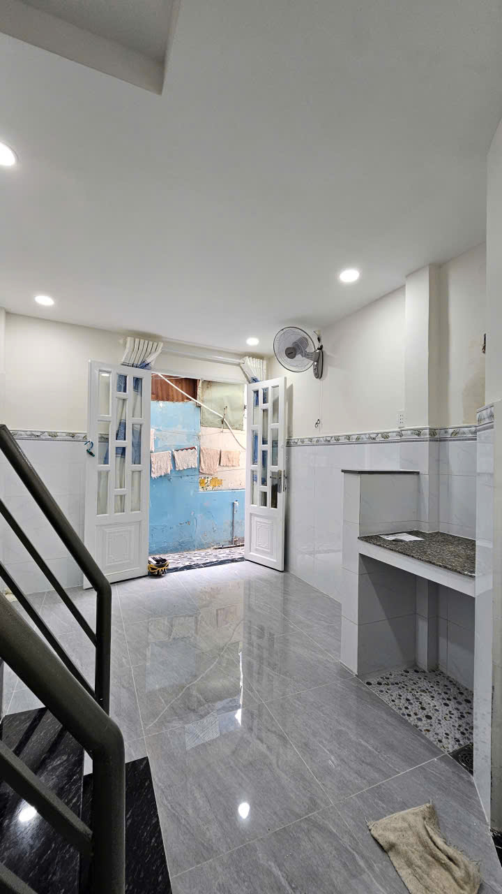 SÁT MẶT TIỀN HẺM NGANG 4M <br>TRUNG TÂM Q4 <br>DIỆN TÍCH SD 42 M2 <br>HƠN 1,5 TỶ SỔ HỒNG RIÊNG - Ảnh 4