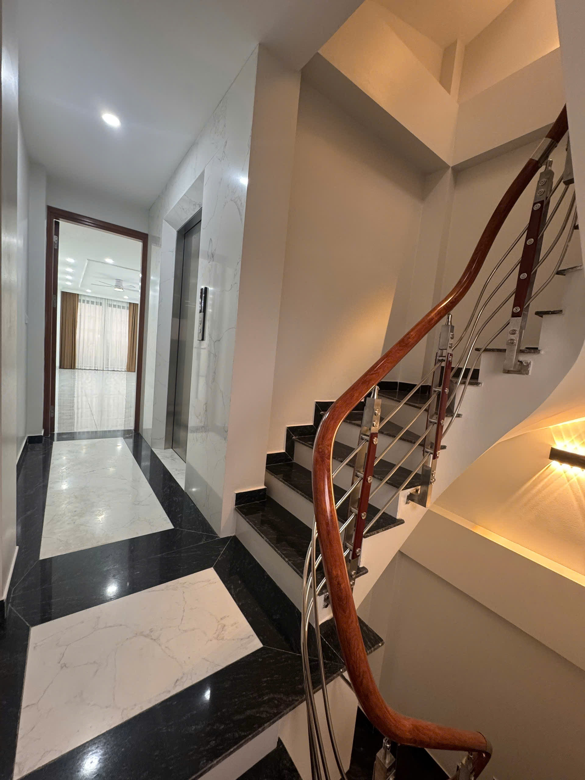 NHÀ MẶT ĐƯỜNG - 39M2*5 TẦNG - THANG MÁY - Ô TÔ TRÁNH - TAM HIỆP -THANH TRÌ - Ảnh 1