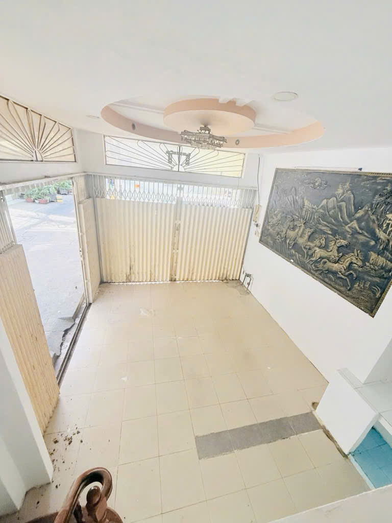 Mặt tiền kinh doanh xe hơi đường số giao Khánh Hội Tân Vĩnh <br>Trung tâm Q 4 <br>Ngang 6 dài 4.5<br>CÓ 6 - Ảnh 4