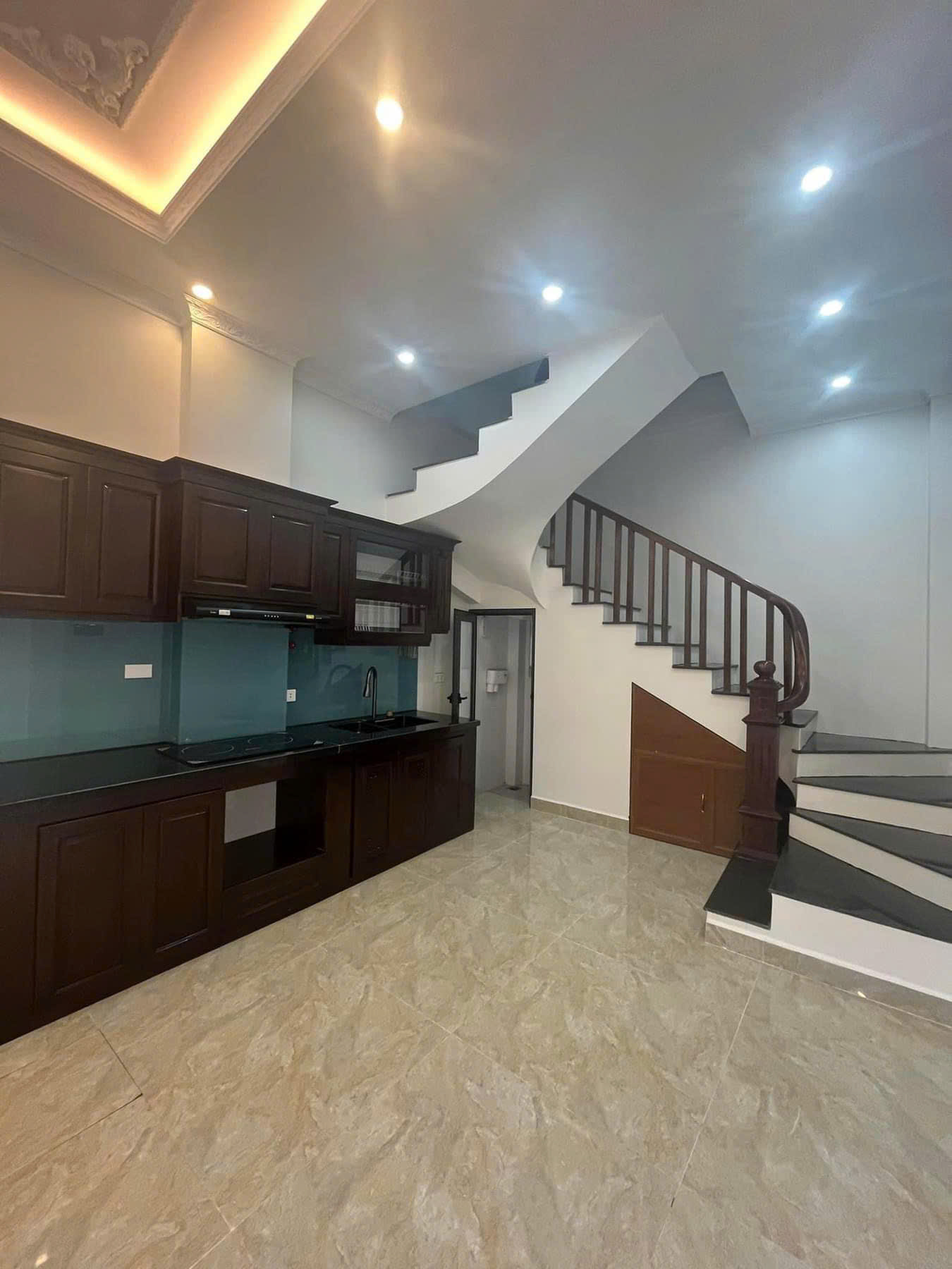 Bán nhà phố Lạc Long Quân 35m2 4tầng 5.68 tỷ Tây Hồ - Ảnh chính