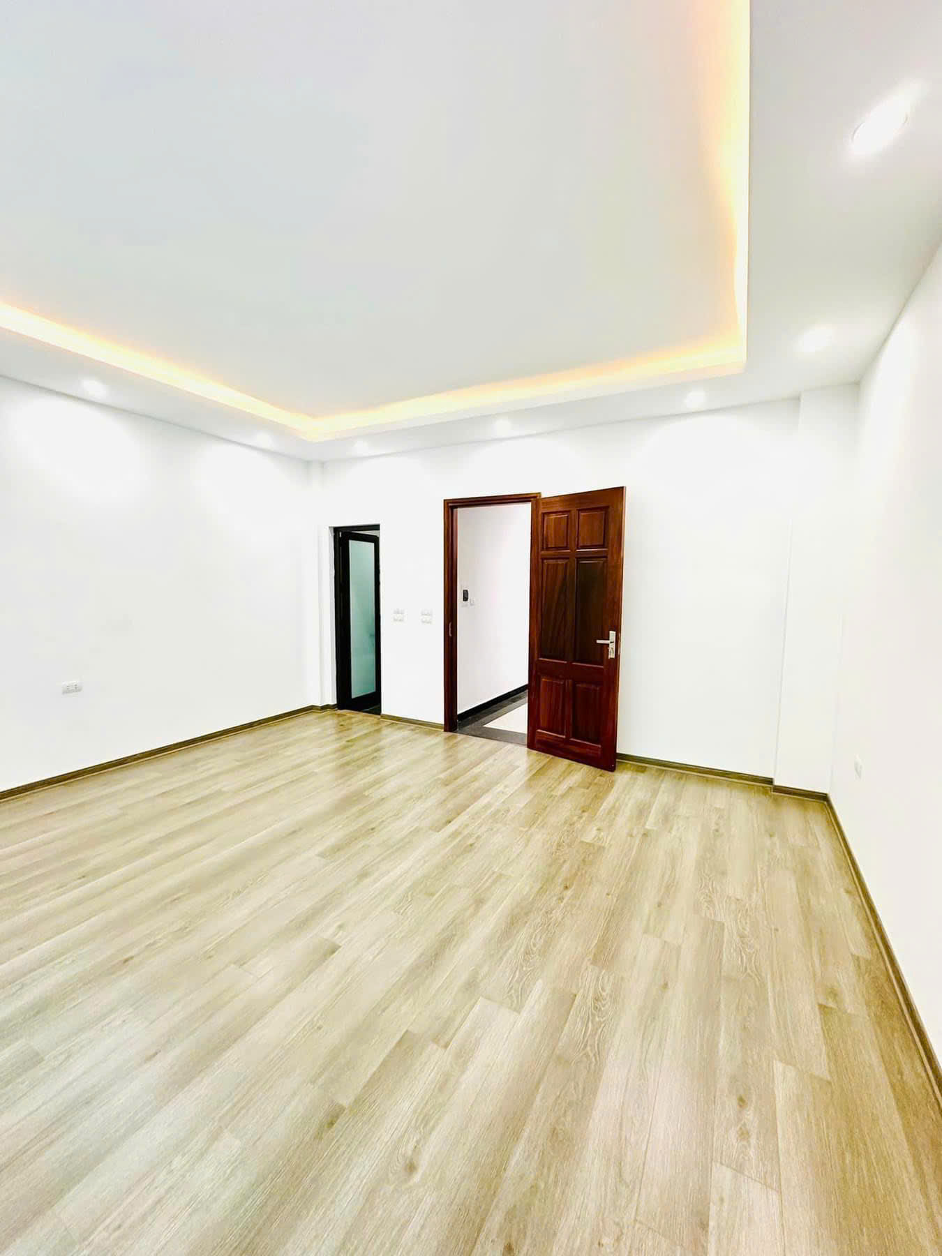 Bán nhà phố Lạc Long Quân 35m2 4tầng 5.68 tỷ Tây Hồ - Ảnh 1