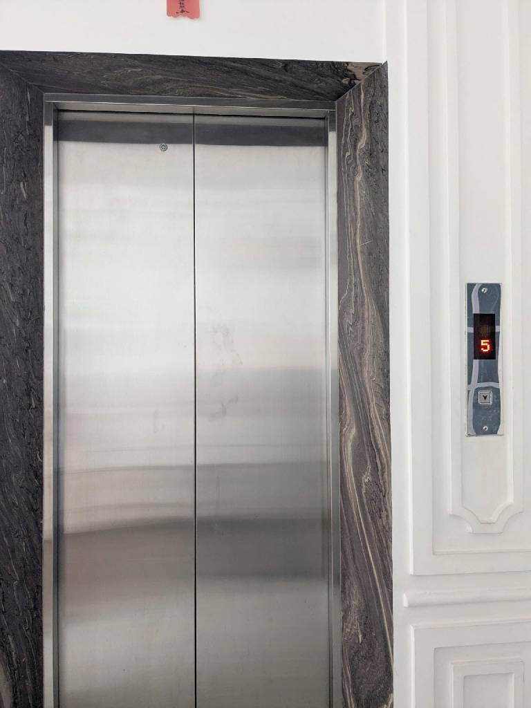 Bán nhà phố hẻm 497/ Phan Văn Trị 6 lầu ngang 5m 90m2 tiện làm VP view Emart chỉ 17.3 tỷ. - Ảnh 3