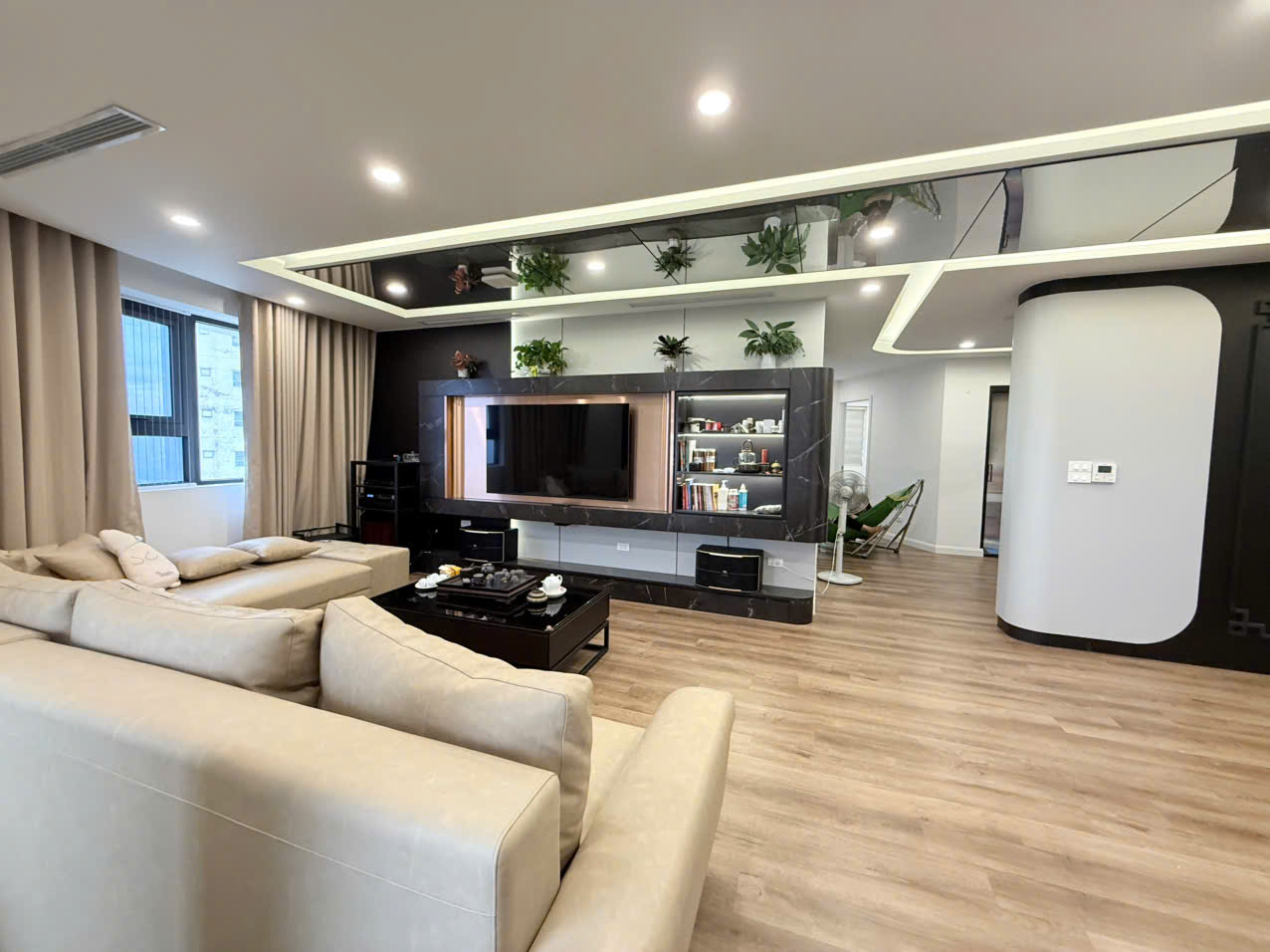 BÁN CĂN HỘ 165M2, LÔ GÓC 3 THOÁNG TẦNG CAO 4PN,3WC NỘT THẤT THIỆN ĐẠI ĐT 0967584375 - Ảnh 2
