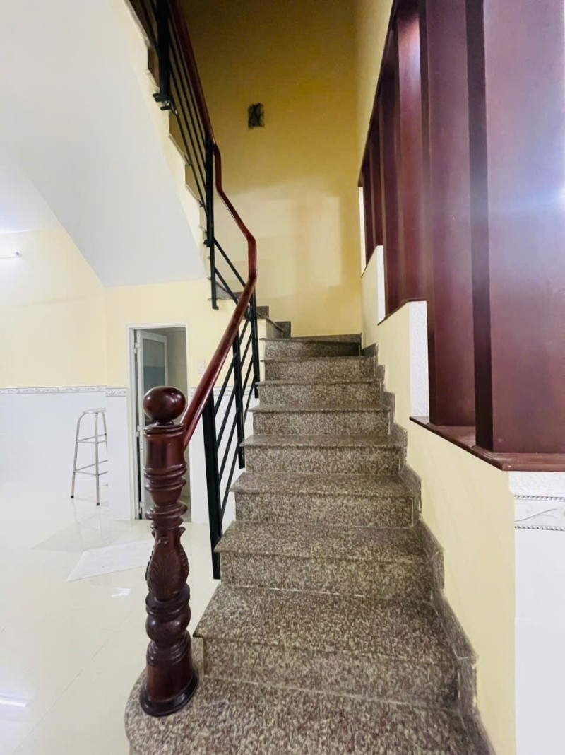 Bán nhà Thủ Đức, Linh Đông, đường Số 40, 70m2, 2 tầng, SH, 4.9 tỷ. LH: 0933125879 - Ảnh 2