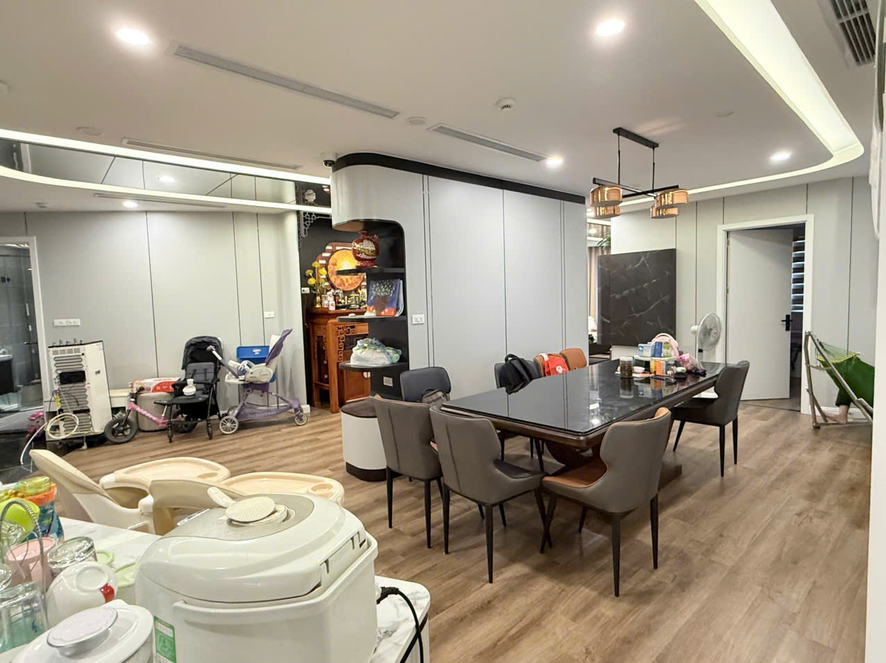 BÁN GẤP CĂN HỘ 165M2, LÔ GÓC 3 THOÁNG TẦNG CAO 4PN,3WC NỘT THẤT THIỆN ĐẠI ĐT 0889127186 - Ảnh 1