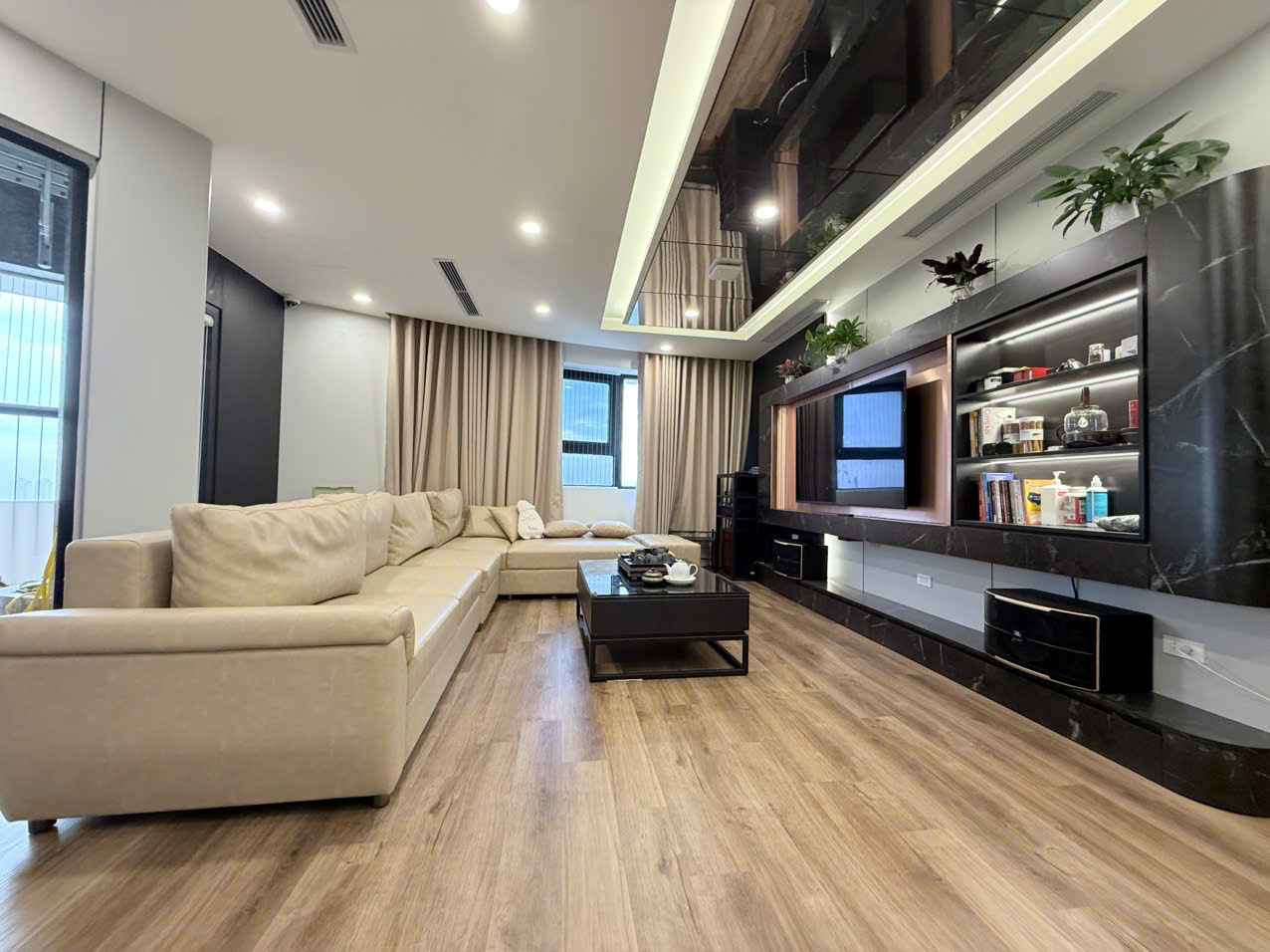 BÁN GẤP CĂN HỘ 165M2, LÔ GÓC 3 THOÁNG TẦNG CAO 4PN,3WC NỘT THẤT THIỆN ĐẠI ĐT 0889127186 - Ảnh 2