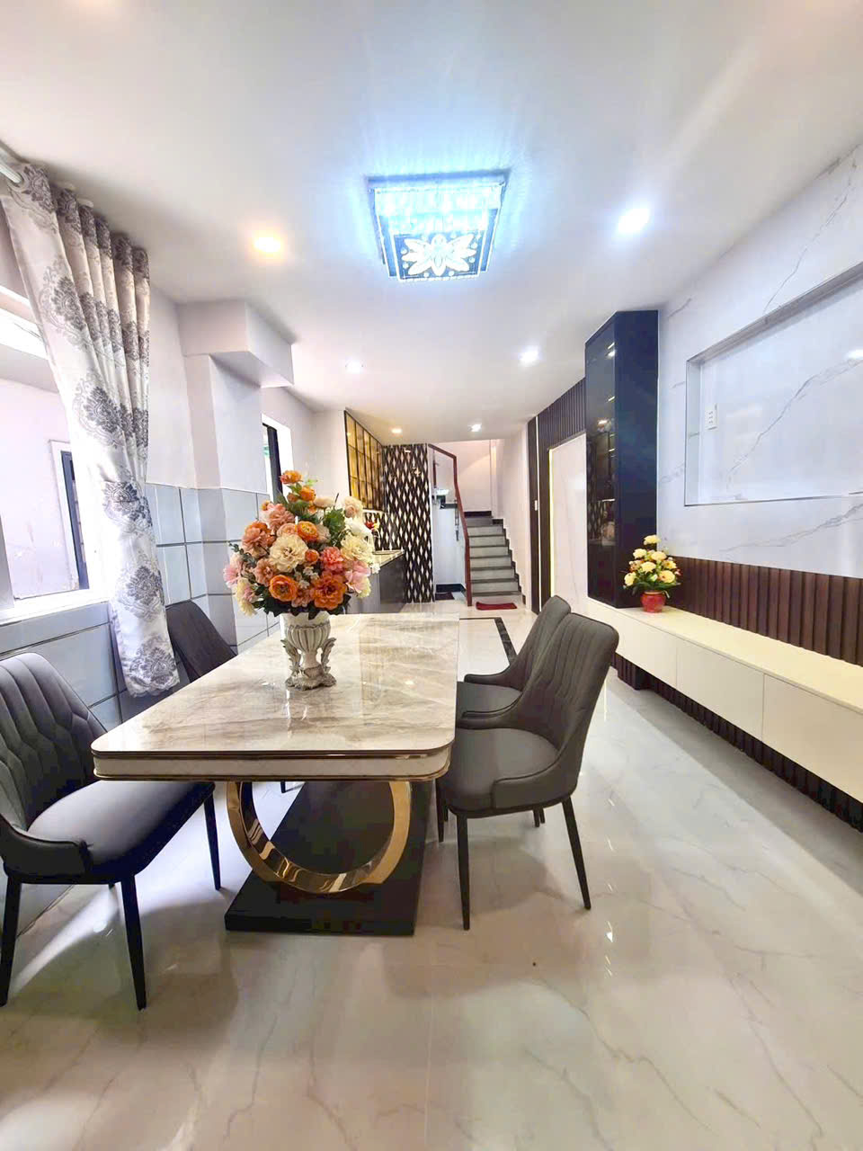 4 Tỷ nhỉnh: Cầu vượt 3/2 Quận 10 - Căn góc 2 view 3 Phòng ngủ 4 Tầng Full nội thất. VŨ 0933910039 - Ảnh 1