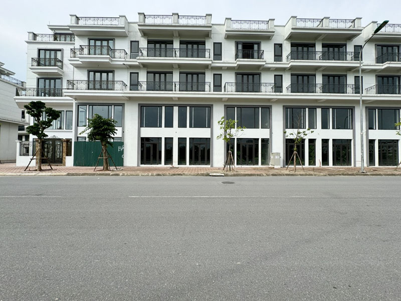 Cần bán 76,1m2 Shophouse Metropolitan - Nguyễn Mậu Tài. Hai mặt đường trước sau, view Quảng Trường - Ảnh 1