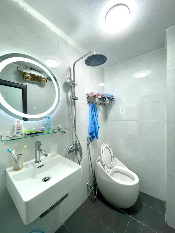Nhà đẹp về ở ngay Đê La Thành, khu vực dân trí cao 40m giá cực tốt - Ảnh 4