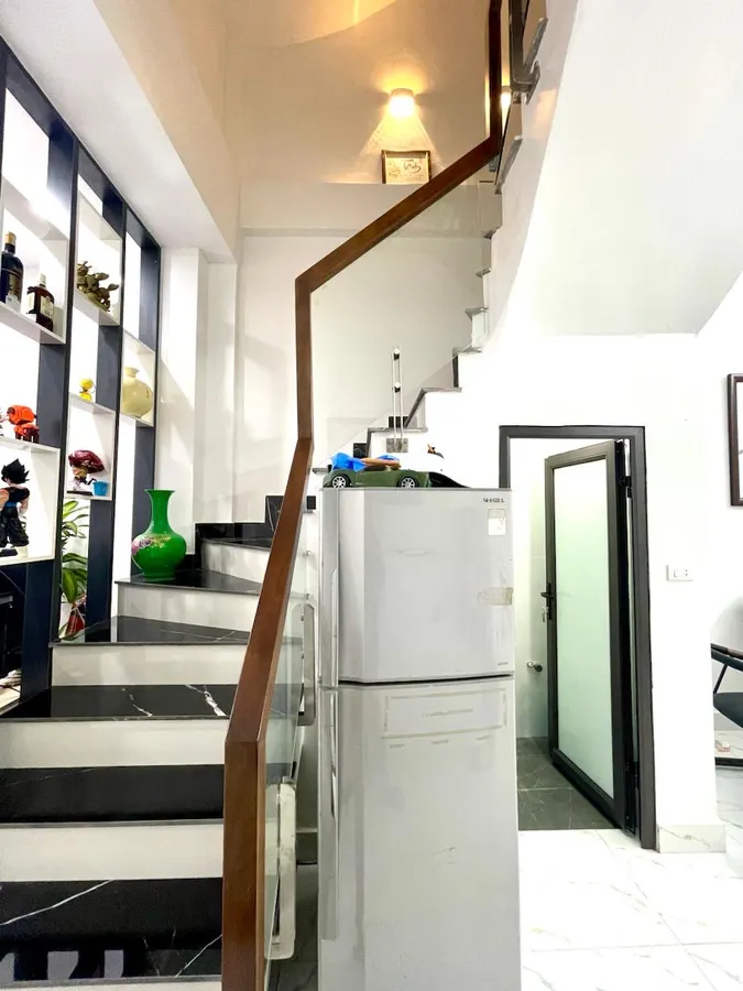 Nhà đẹp về ở ngay Đê La Thành, khu vực dân trí cao 40m giá cực tốt - Ảnh 5