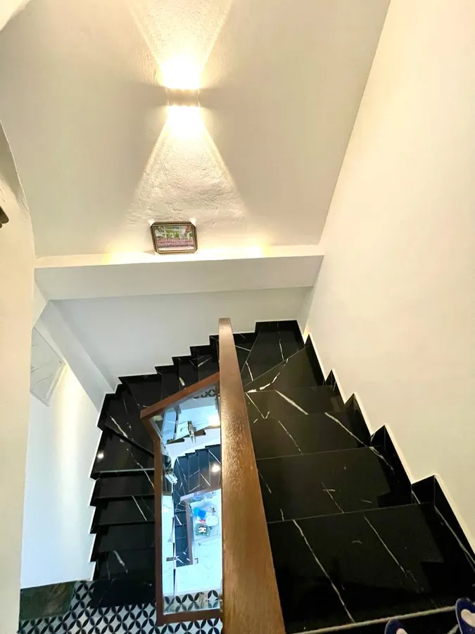 Nhà đẹp về ở ngay Đê La Thành, khu vực dân trí cao 40m giá cực tốt - Ảnh 2