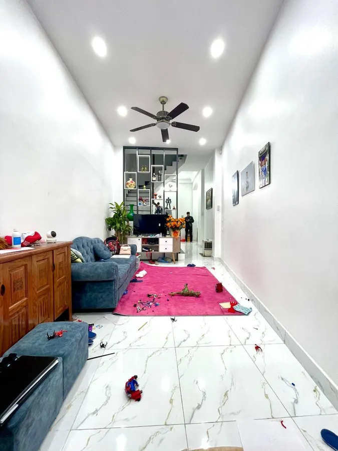 Nhà đẹp về ở ngay Đê La Thành, khu vực dân trí cao 40m giá cực tốt - Ảnh chính