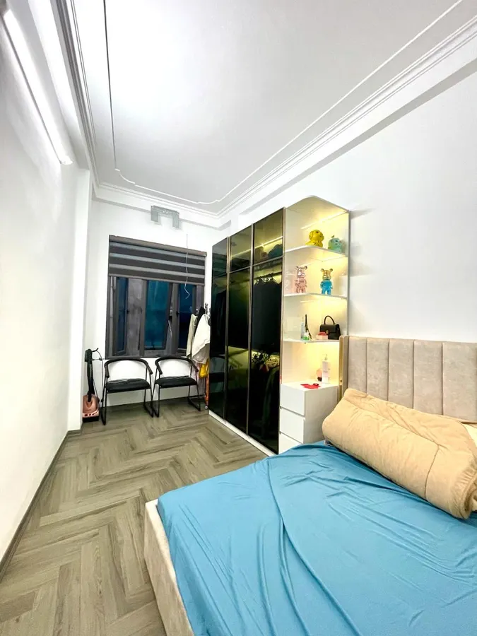Nhà đẹp về ở ngay Đê La Thành, khu vực dân trí cao 40m giá cực tốt - Ảnh 1