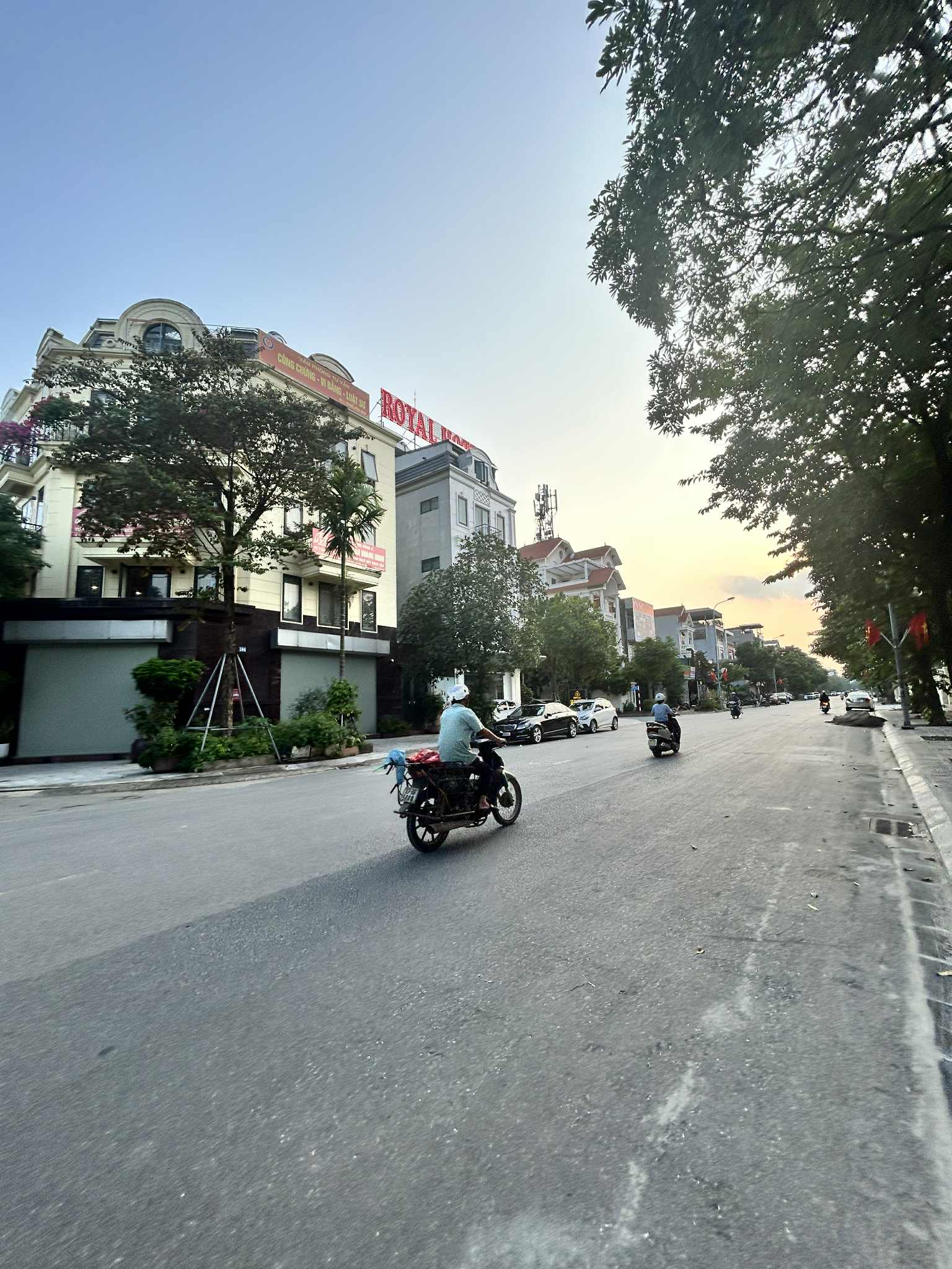 Thanh Khoản gấp nhà phố nguyên căn 4 tầng 90m2 mtien 6m đường nhựa 11m gần hồ Gia Lâm - Ảnh 1