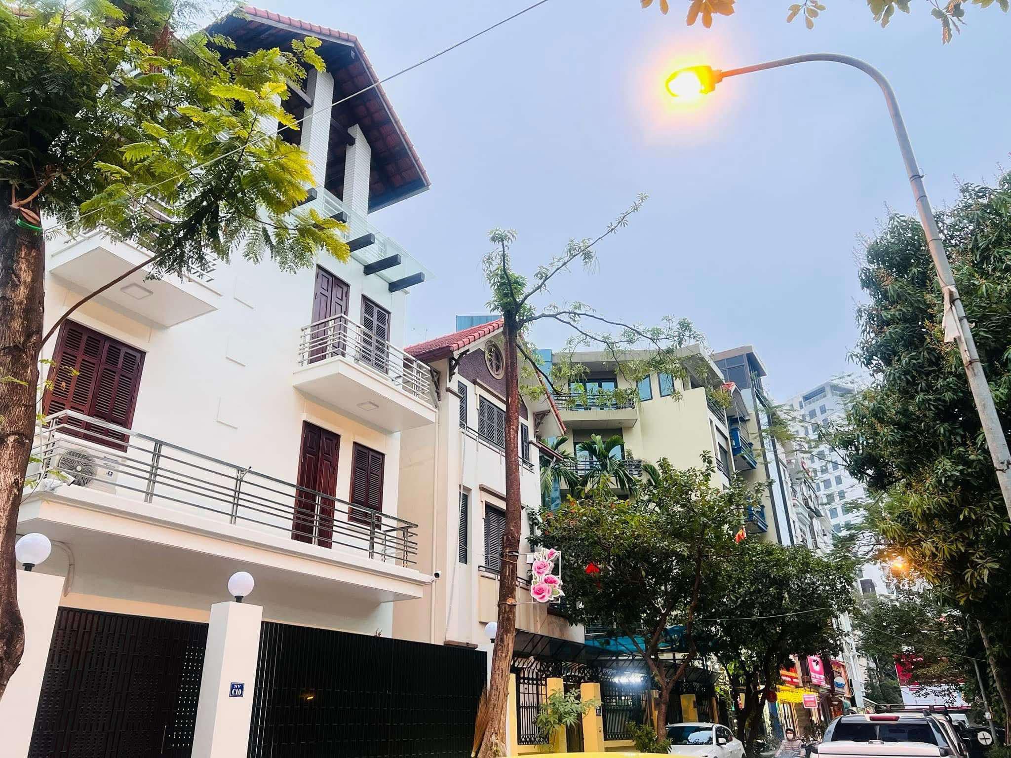Bán biệt thự VIP phố Trường Chinh, lô góc, vỉa hè, gara, ô tô tránh, kinh doanh, an sinh tuyệt vời. - Ảnh chính