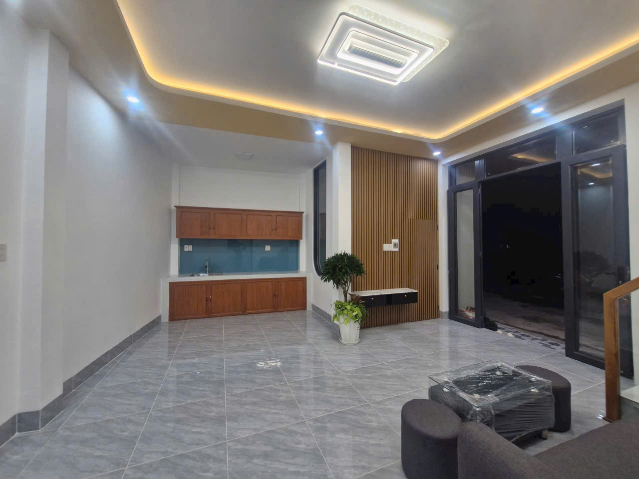 MUA 1 ĐƯỢC 2 - Bán nhà TRỆT LẦU MỚI ĐẸP LỘ Ô TÔ CPXD - Ảnh 3