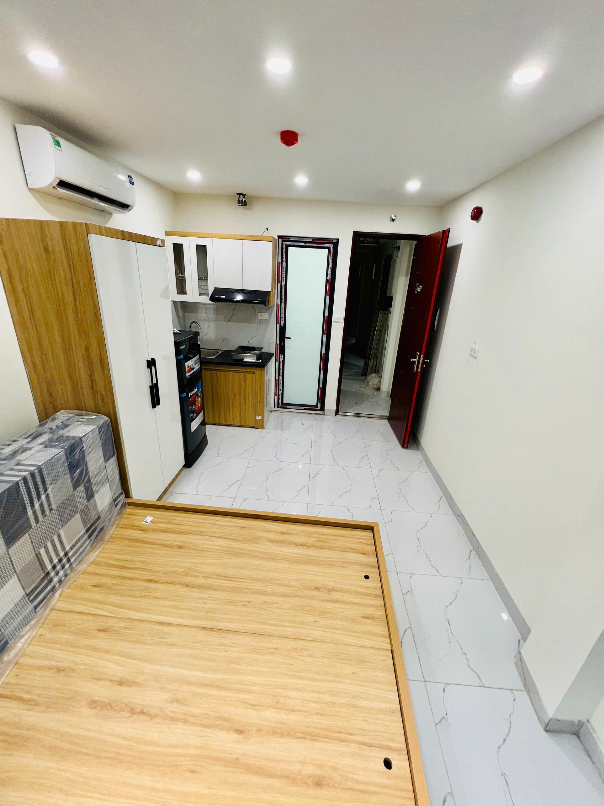 NHÀ MỚI- ĐẸP Ô TÔ VÀO NHÀ Thạch Bàn 38m1 X 6 Tầng, mặt tiền 3.7m 12.3 Tỷ Long Biên. - Ảnh 1