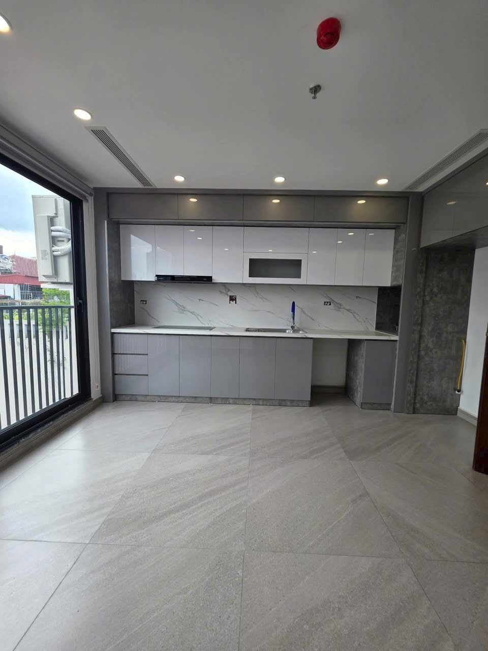 Nhà đẹp HOÀNG QUỐC VIỆT CẦU GIẤY vỉ hè oto KD nhỉnh 31Đ 65m x7t - Ảnh 1
