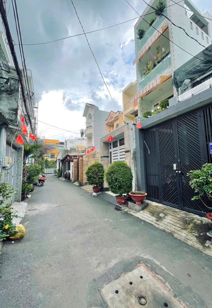 NHÀ BÁN NGUYỄN OANH GV - GẦN ST LOTTE NG.V.LƯỢNG & CHỢ AN NHƠN - HẺM XE HƠI VÀO NHÀ - SÁT MẶT TIỀN - 3 TẦNG HƠN 6 TỶ - Ảnh 1