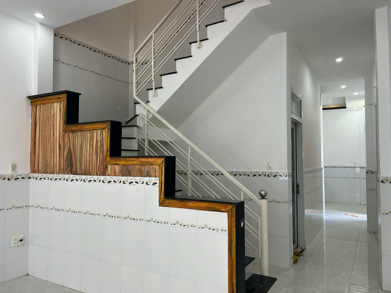 BÁN NHÀ TẶNG KÈM 3 PHÒNG TRỌ TẠI LƯ CẤM, NGỌC HIỆP, NHA TRANG. - Ảnh 1