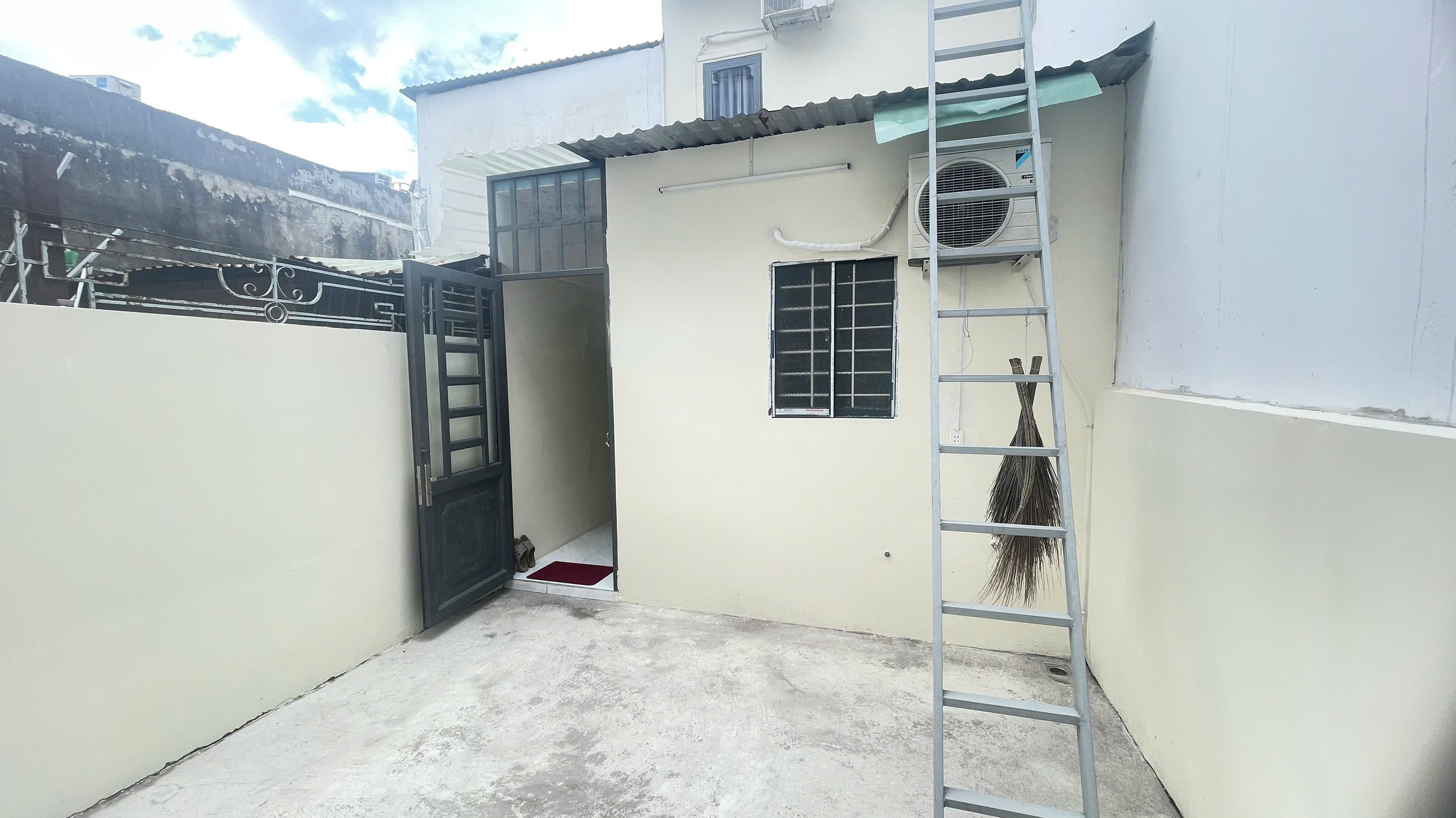 Cho thuê nhà nguyên căn mặt tiền Tỉnh Lộ 10 - Ảnh 2