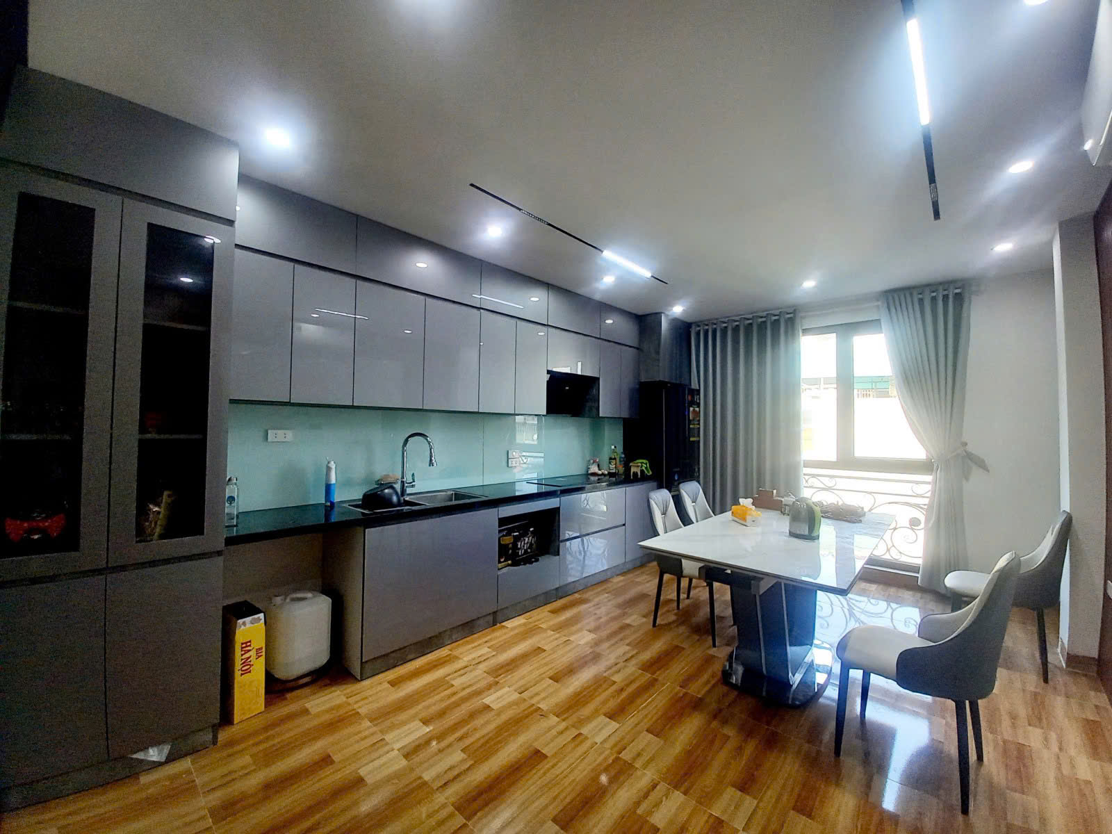 Siêu phẩm lô góc Hoàng Hoa Thám – 55m² 4 tầng, MT 6m – Nhà đẹp full nội thất, chỉ 8.6 tỷ! lh - Ảnh chính