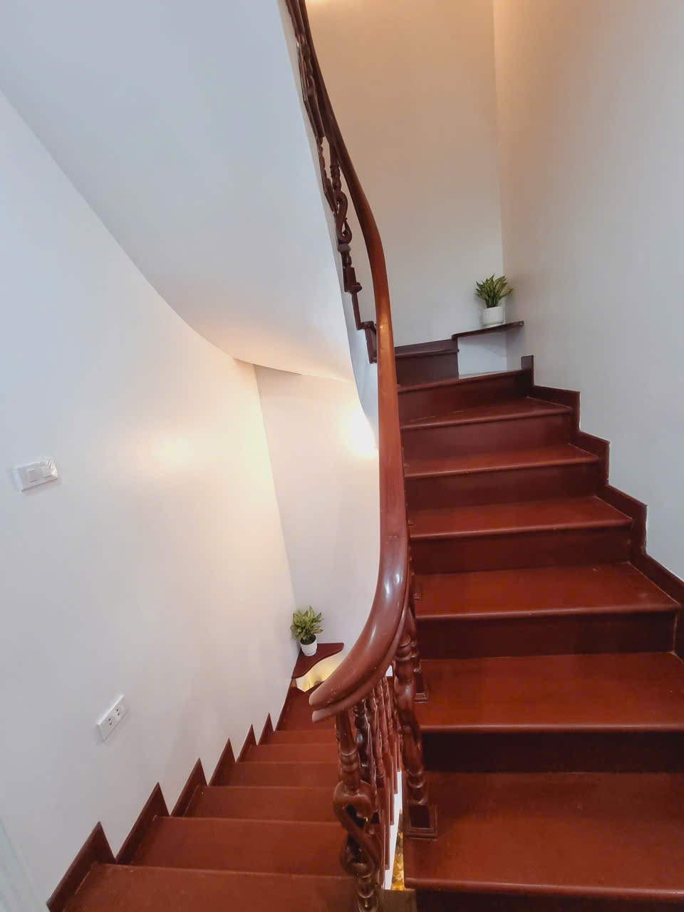 BÁN NHÀ BỒ ĐỀ – 5 TẦNG ĐẸP – VIEW HỒ – ĐẤT VUÔNG NỞ HẬU<br>Bồ Đề 79/85m², MT 6m, 5T, giá 16.9 tỷ – - Ảnh 2