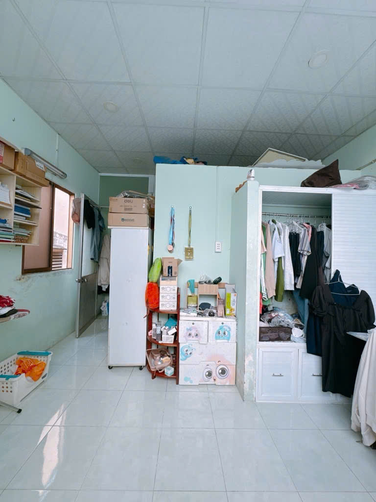 Sát mặt tiền Ngang 3.8 dài 13 nở 4.1 đúc bê tông Q4<br> có 100 triệu - Ảnh 3