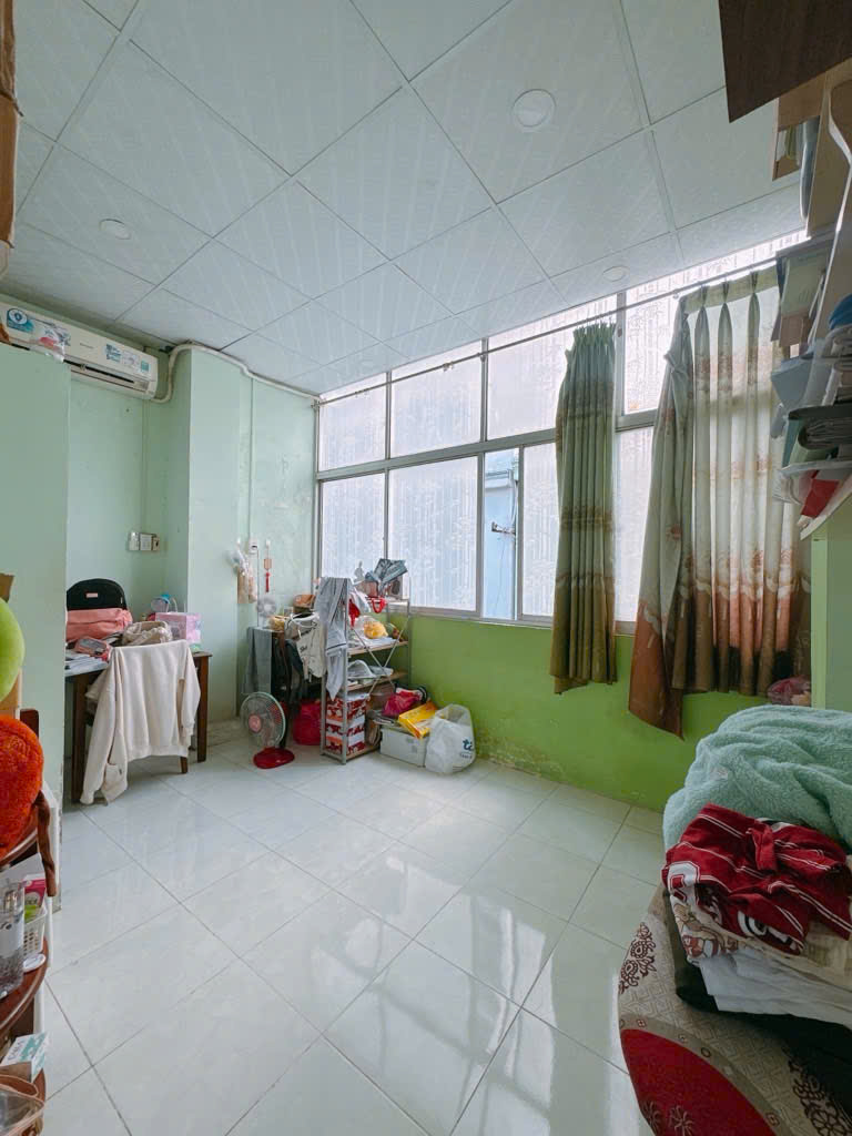 Sát mặt tiền Ngang 3.8 dài 13 nở 4.1 đúc bê tông Q4<br> có 100 triệu - Ảnh 2