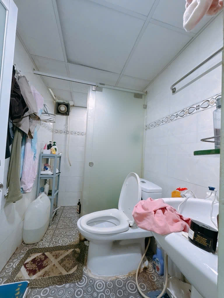 Sát mặt tiền Ngang 3.8 dài 13 nở 4.1 đúc bê tông Q4<br> có 100 triệu - Ảnh 4