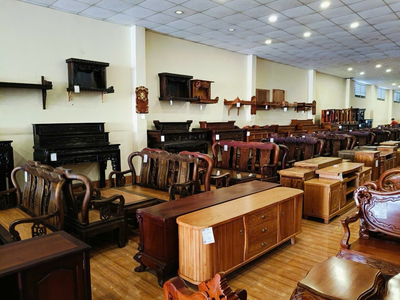 NHÀ VỊ TRÍ ĐẸP -  GIÁ ƯU ĐÃI Chính Chủ cần bán Show room mặt tiền vị trí tại huyện Bến Lức, Long An - Ảnh 2