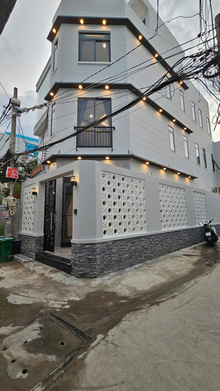 Bán nhà góc 2 mặt tiền xây mới gần đường Phạm Hữu Lầu Quận 7 - Ảnh chính