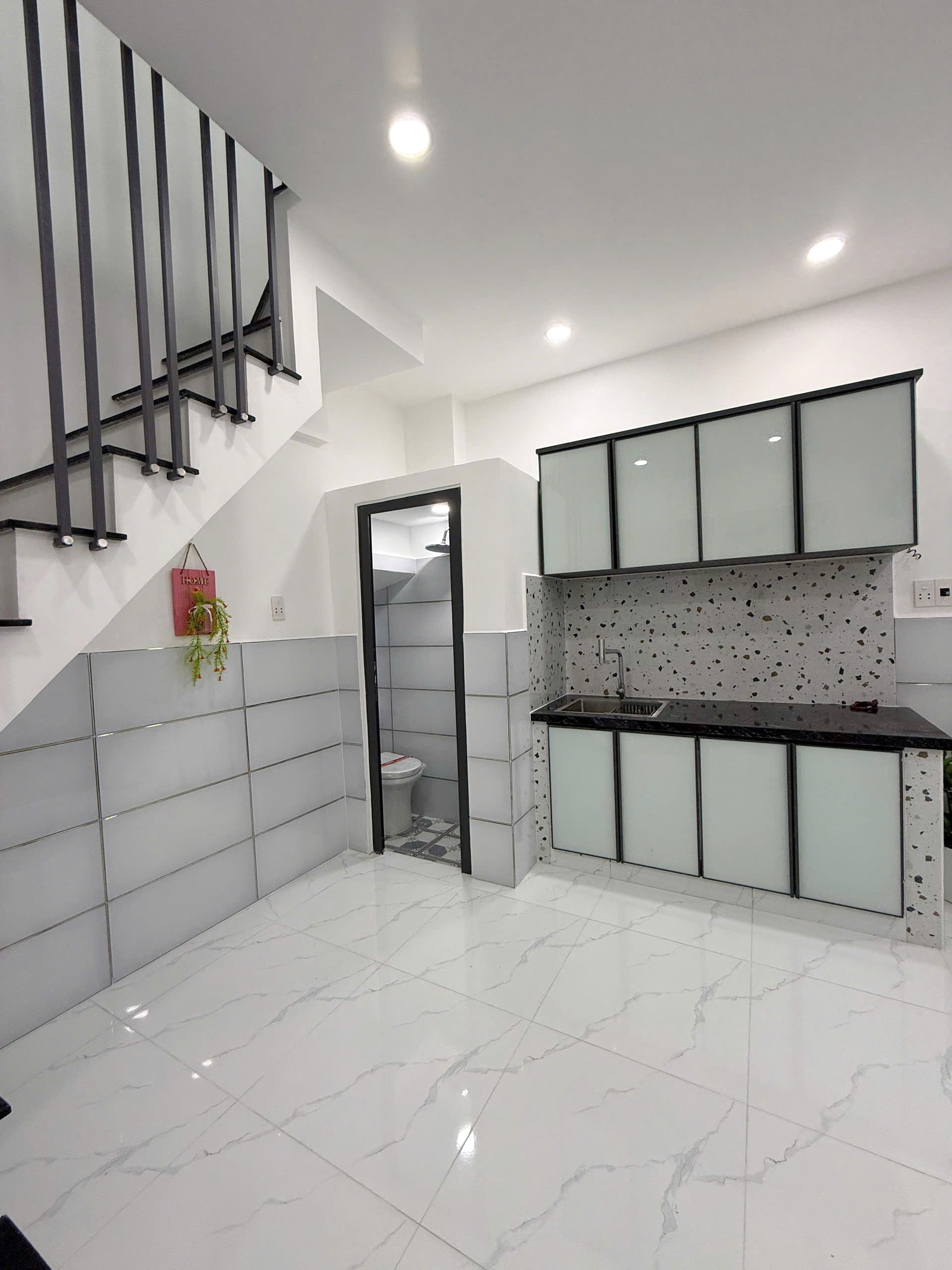Nhà mới 3 tầng hẻm 657 Ba Đình P9Q8. Giá 1,95 tỷ bớt lộc - Ảnh 2