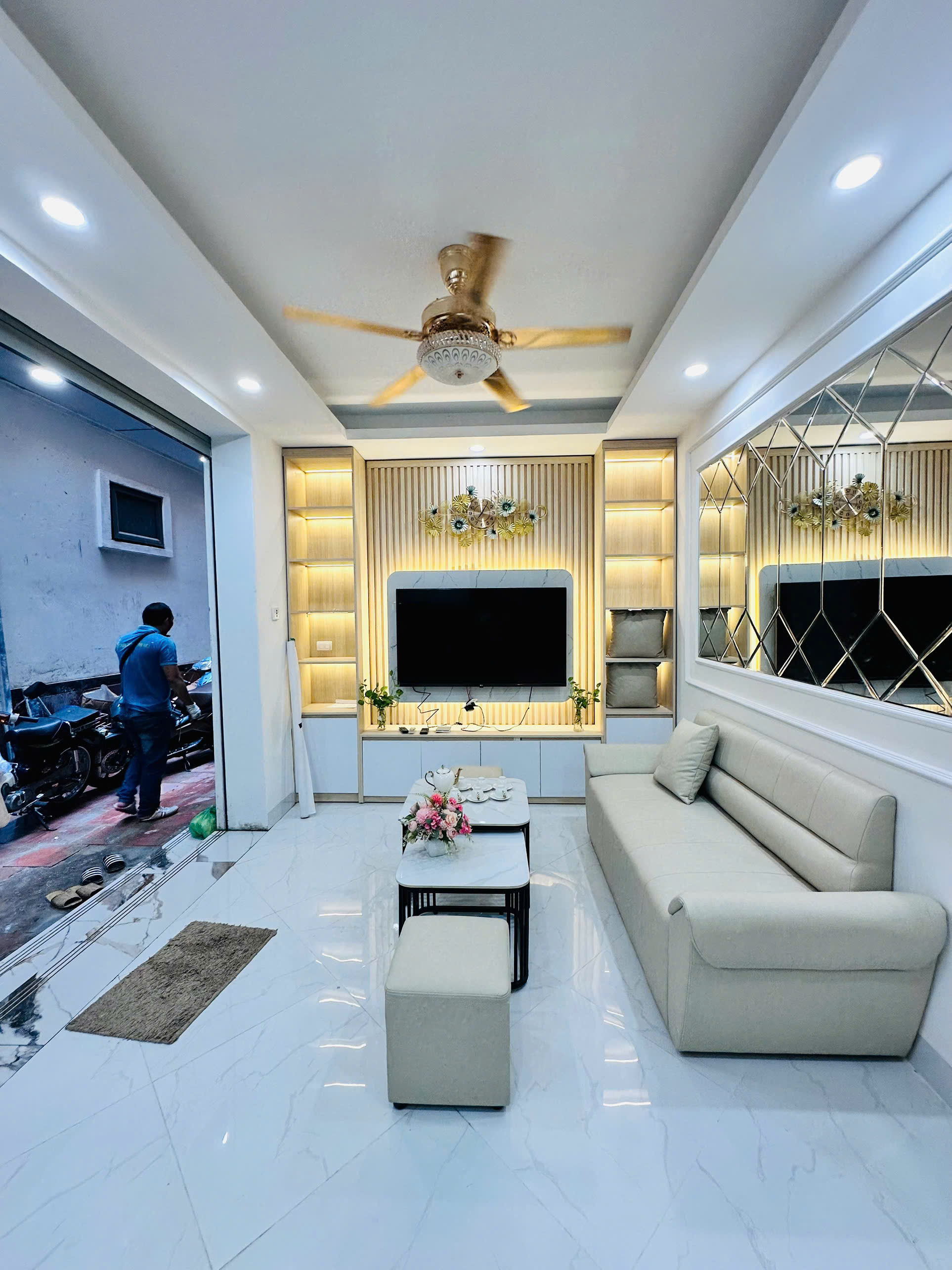 Ngõ 79 Đường Cầu Giấy Ngõ Thẳng - Thông - Gần Phố Nhà Đẹp, Full Nội Thất 34m2, 5 Tầng Chỉ 7.5 tỷ TL - Ảnh 2