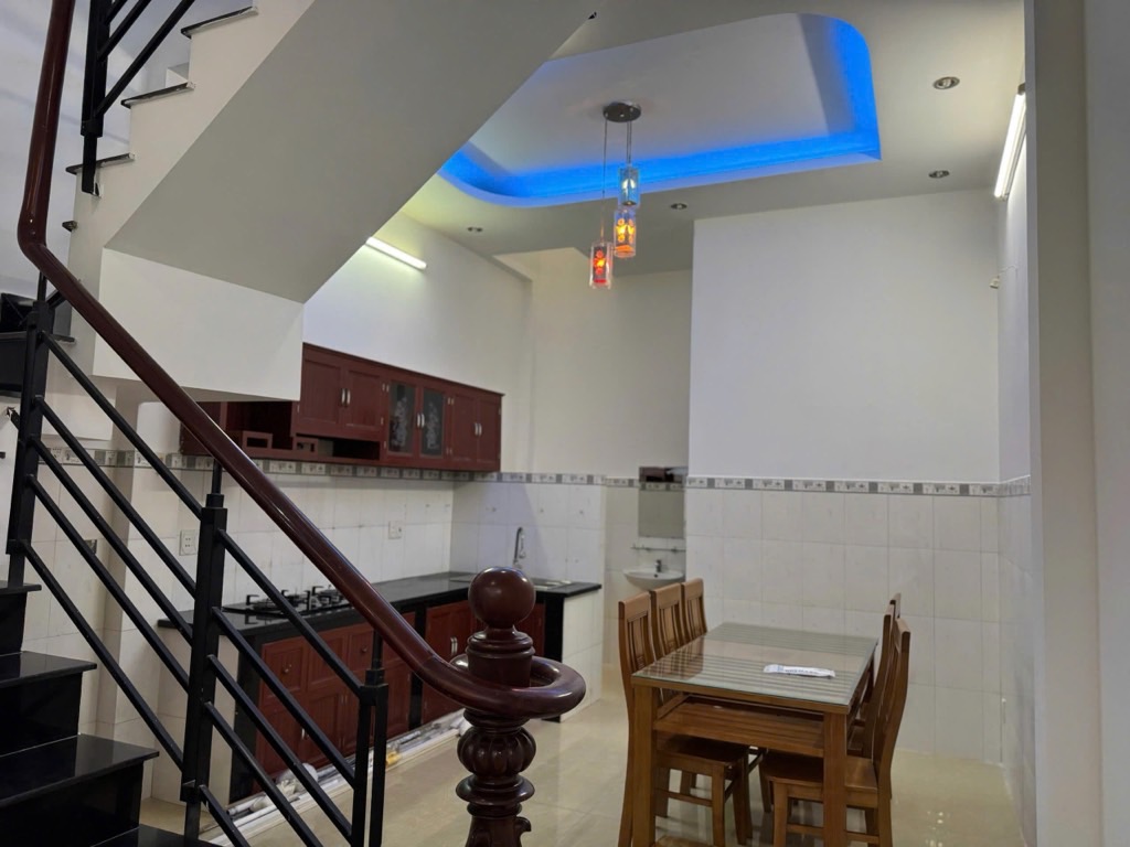 BÁN NHÀ 2 TẦNG HẺM XE HƠI NGAY LÊ VĂN QUỚI KẾ TÂN PHÚ CHỈ 5.4 TỶ - Ảnh chính