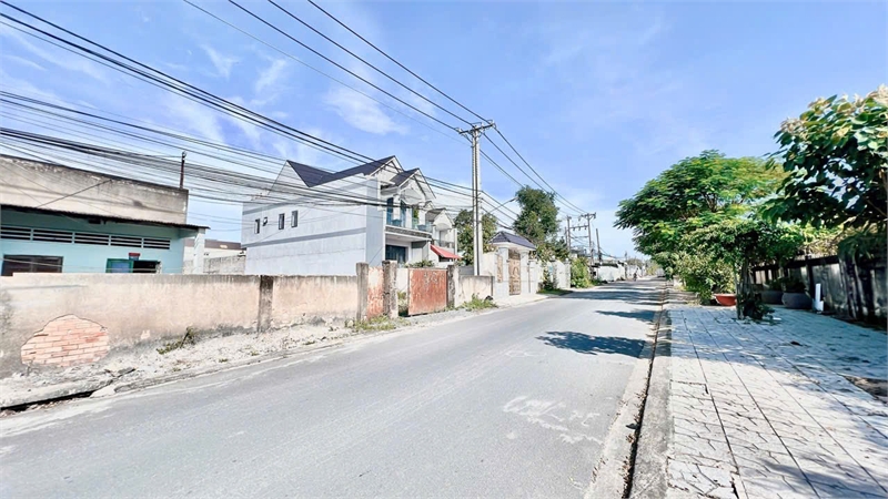 D305 bán đất vị trí đẹp , mặt tiền lớn đường rộng, khu dân cư đông đúc thích hợp đầu tư - Ảnh 1