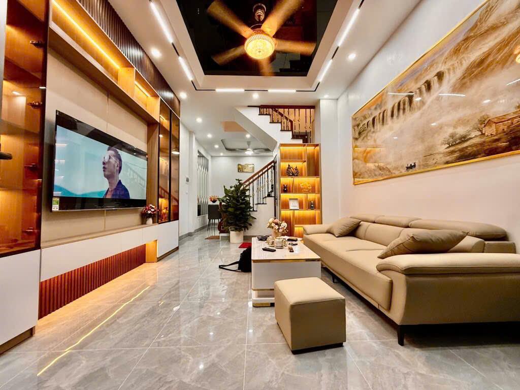 Bán nhà mặt phố Kim Hoa, Đống Đa, 42m2, 4 tầng, 5PN, sổ đỏ, giá tốt! LH: 0975948906 - Ảnh chính
