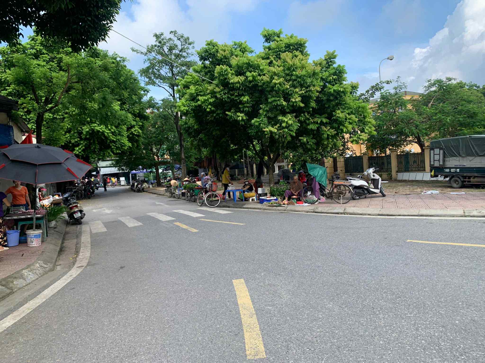 bán nhà Cổ Linh-Bát Khối, 158m, mặt tiền 10.5m, ôtô tránh, nở hậu, full thổ cư - Ảnh chính