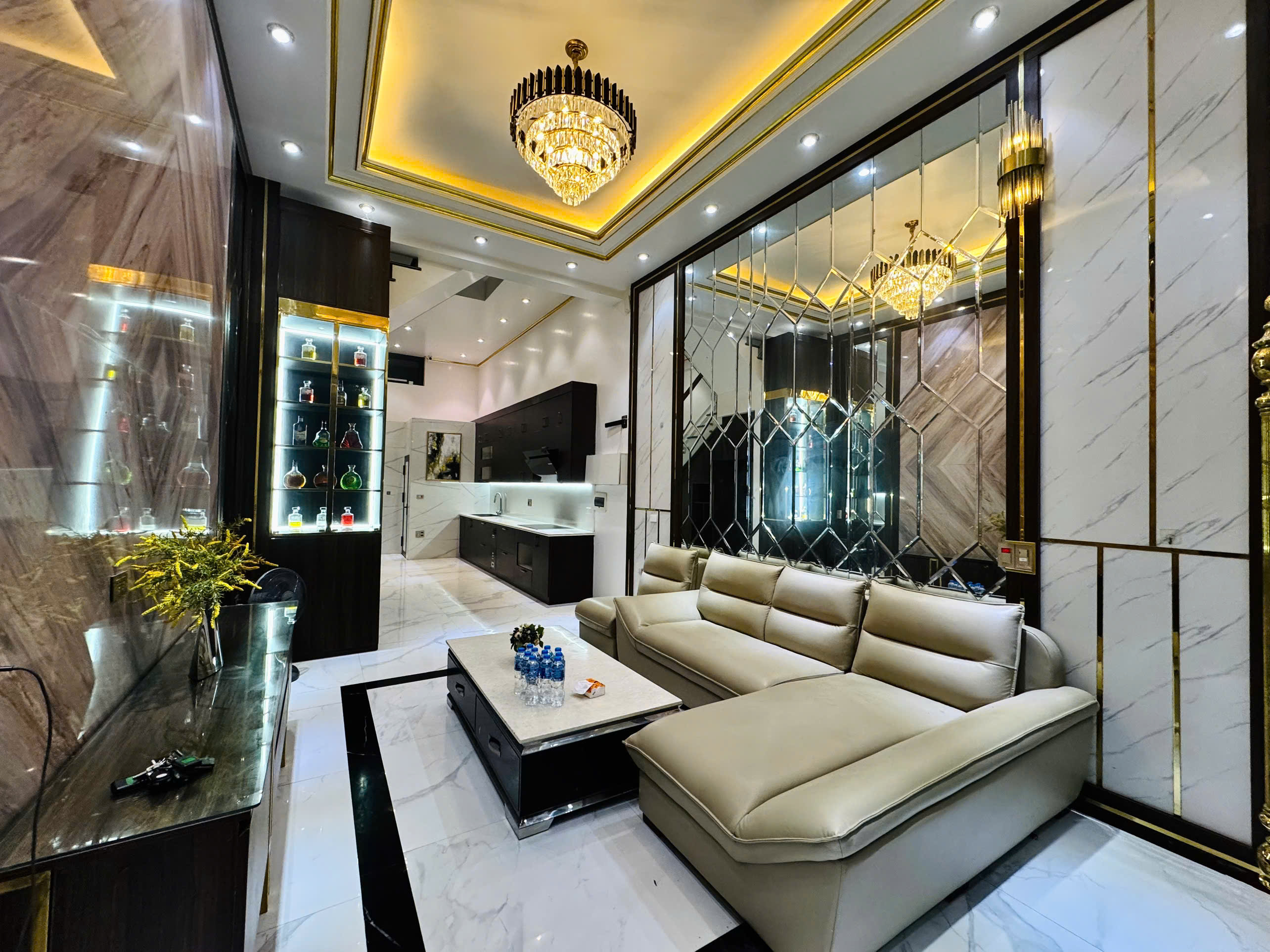 Chuyển Nhượng Nhà 5 Tầng Mặt Đường Hoàng Quý – Thông Chùa Hàng, Hải Phòng - Ảnh 1