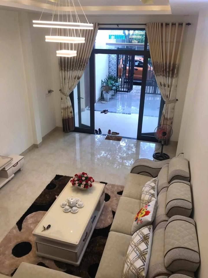 GIÁ RẺ - NHÀ ĐẸP 3 TẦNG , DT 106M2, MT PHƯỚC TƯỜNG SÁT TÔN ĐẢN - CẨM LỆ - CHỈ 4.69 TỶ - Ảnh chính