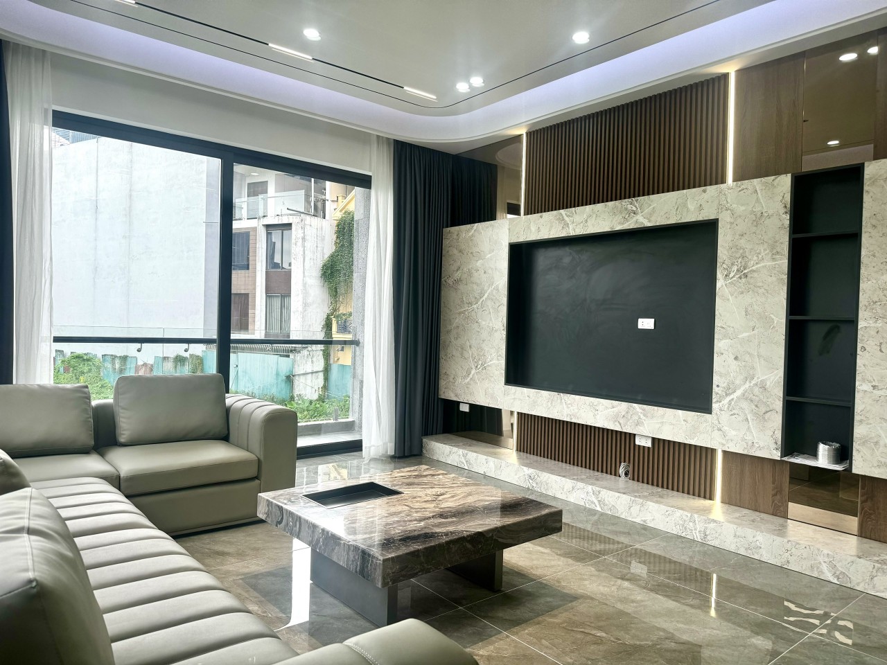 Bán Nhà Măt Phố Trung Liệt, Cạnh Phố Thái Hà cho Thuê 500tr/năm, 55m2, 5Tầng, Gía 17,8 Tỷ - Ảnh 2