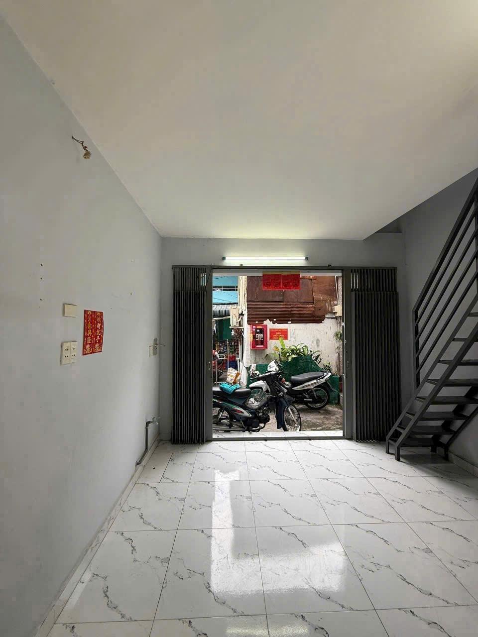 BÁN NHÀ  HẺM  157 MAI XUÂN THƯỞNG P4, Q6- NỞ HẬU-  GIÁ- 2.6 TỶ - Ảnh chính