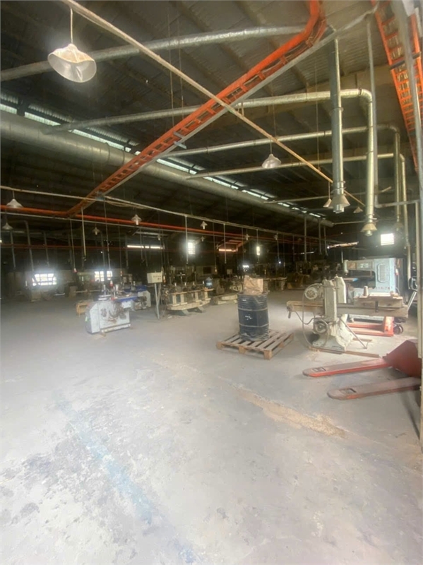 nhà xưởng sản xuất phù hợp lưu kho vận hành chuỗi cung ứng hàng hóa. cạnh cảng biển - Ảnh 1