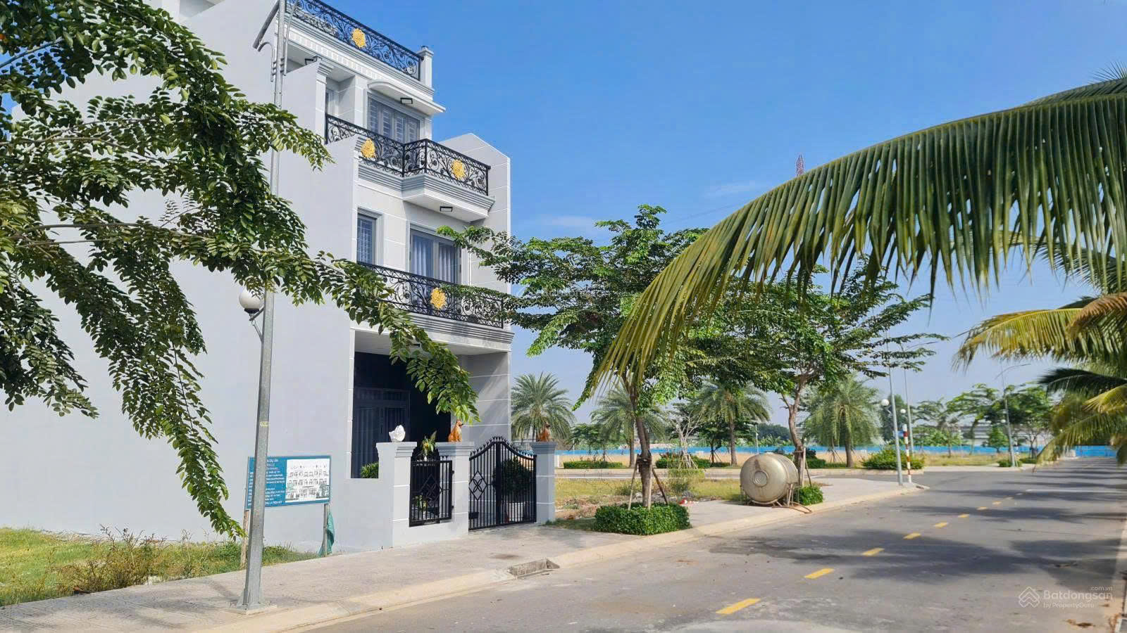 cần bán lô đất siêu đẹp tại bình chánh,sổ hồng riêng,khu dân cư cao cấp,giá 1 ty 150/90m - Ảnh 2