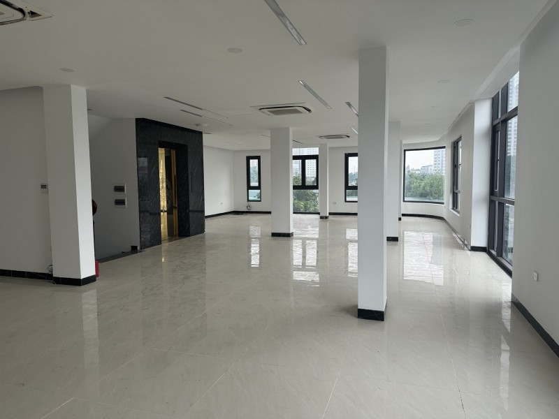 bán nhà phố Yên Xá, Thanh Trì, lô góc 2 mặt tiền, 230m2, 7 tầng thang máy, giá 83 tỉ - Ảnh 1