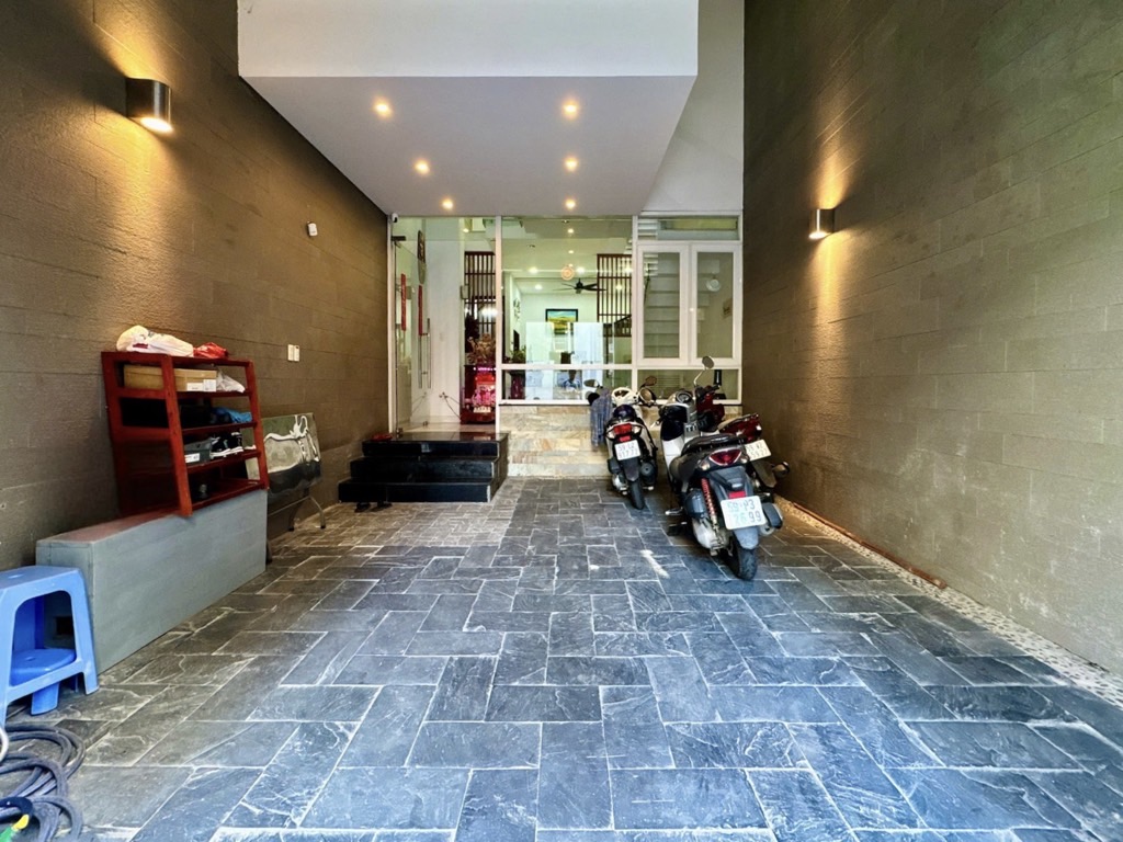 Mặt tiền kinh doanh, Huỳnh Văn Bánh Phú Nhuận - 100m2 x 4 tầng chỉ 17ty5 - Ảnh chính