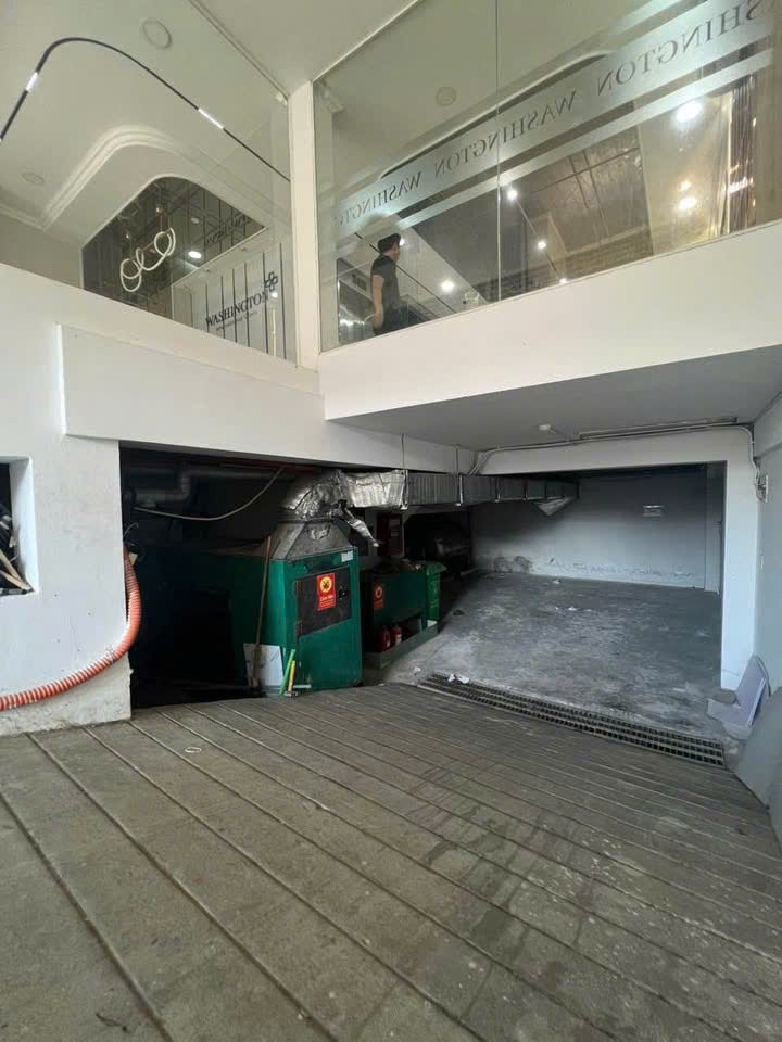 Cho thuê tòa nhà văn phòng, 283 Hùng Vương, Phường 9, Quận 5. - Ảnh 1