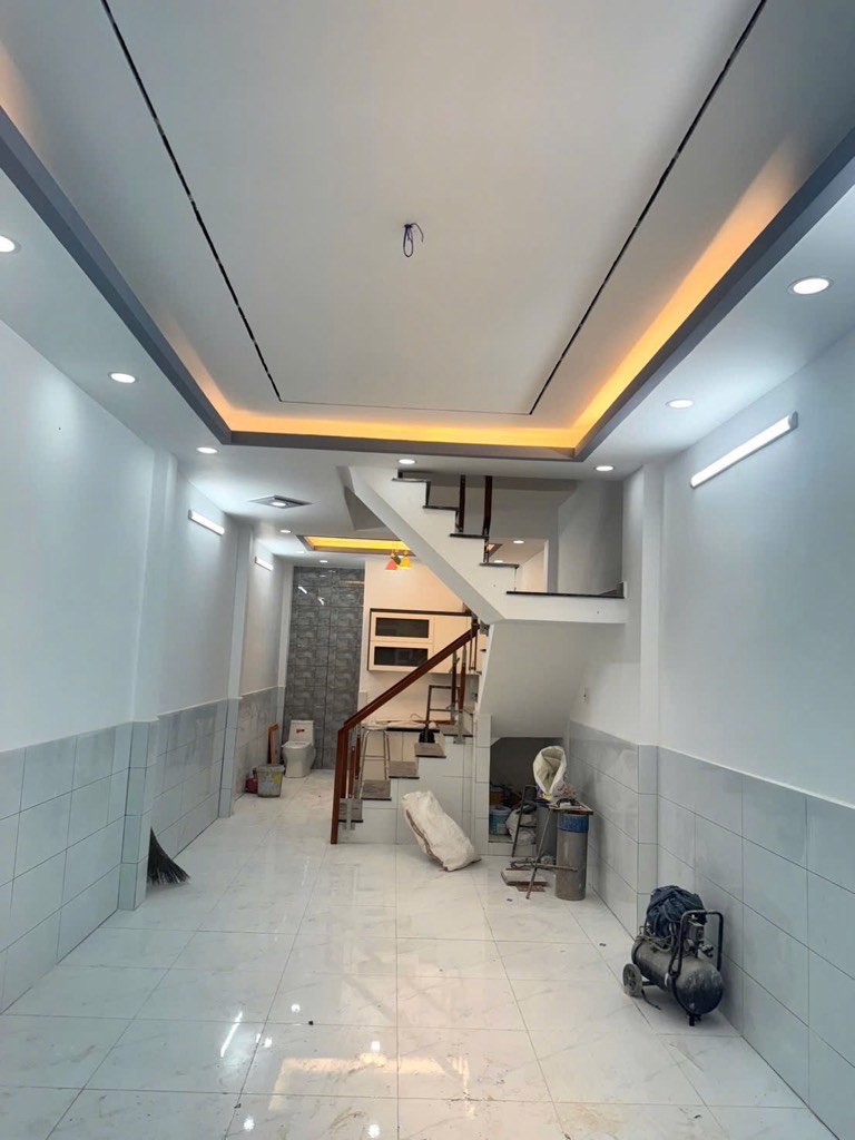 Bán nhà mặt tiền đường 10m, gần Nguyễn Sơn, Tân Phú, 48m2 (4x12), 2 tầng đẹp, chỉ hơn 5 tỷ - Ảnh 1